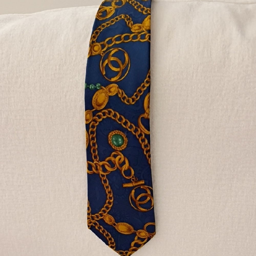CHANEL Navy Silk-Effect Tie with Gold Chain and Green Accent